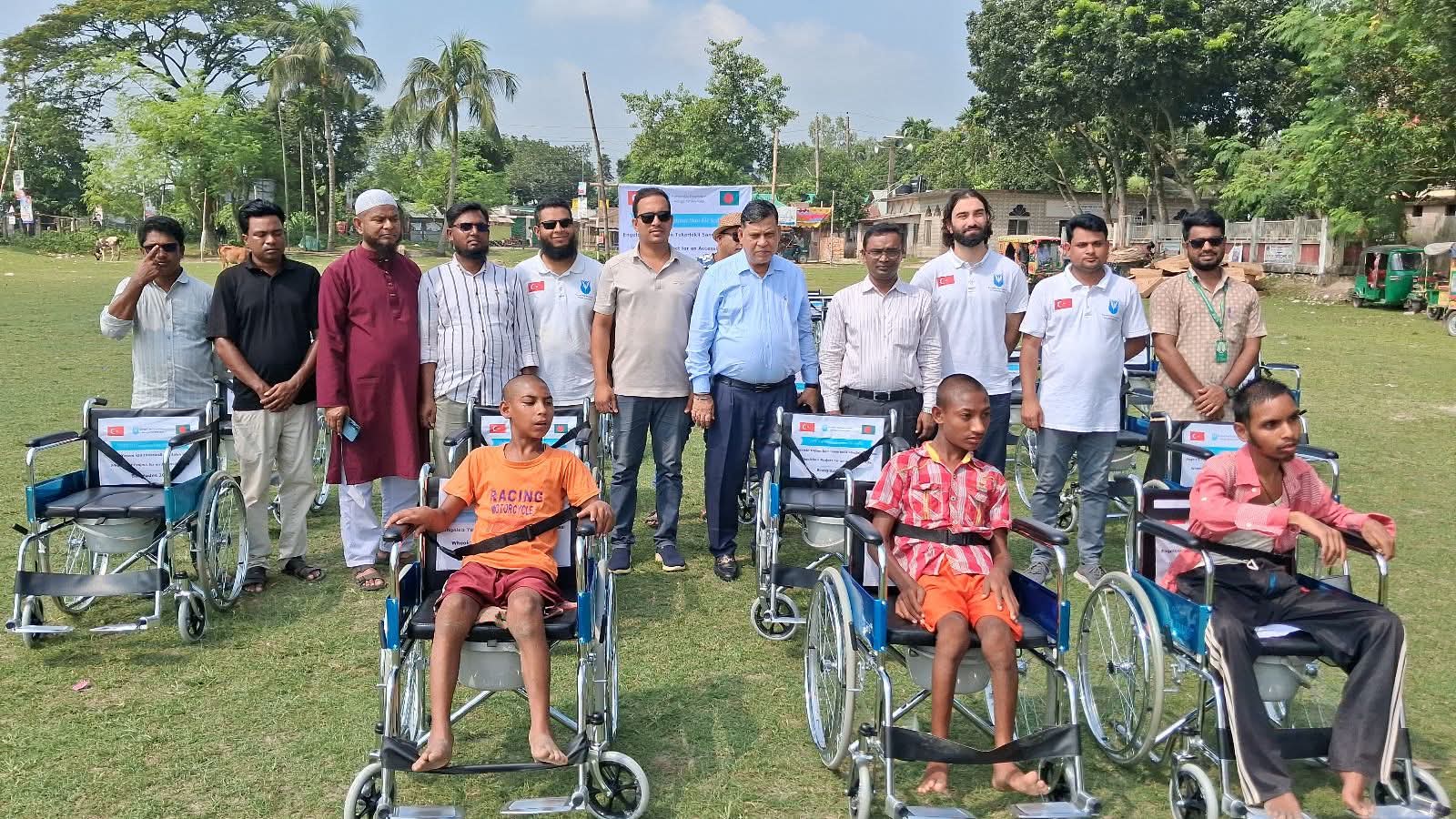 জামালপুরে ৫০ প্রতিবন্ধী ও অসহায় মানুষের পাশে দোস্ত এইড, বিতরণ হুইলচেয়ার